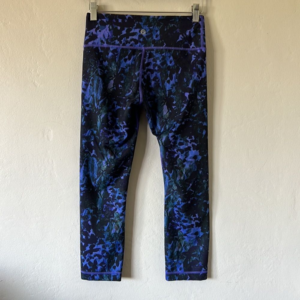 Lululemon Purple Camo Leggings Size 4 - Picture 9 of 11